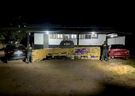 Carros são apreendidos com 2,4 toneladas de drogas na fronteira