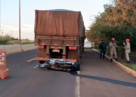 Motociclista de 36 anos morre em acidente após colidir na traseira de carreta na MS - 156