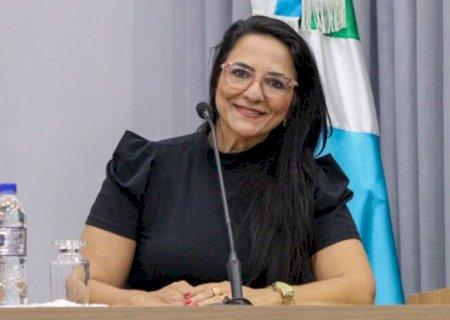 Lucimar Viana requer relação completa dos medicamentos que compõe a farmácia básica do município e o setor de alto custo