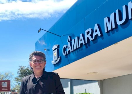 Magron Escobar é homenageado pelos 35 anos de carreira musical na Câmara de Vereadores de Campo Grande