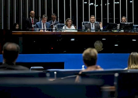 Alcolumbre pauta PEC do fim da escala 6x1 para terça pós-eleição